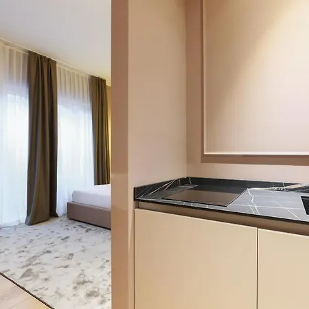 Prestige Boutique - Piazza Duomo View