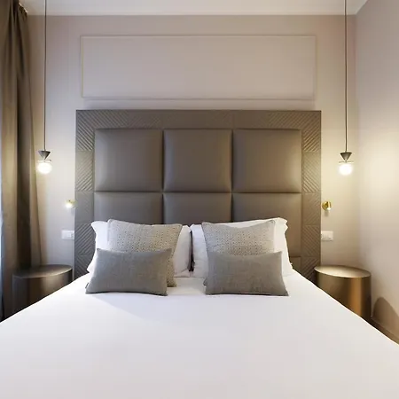 Prestige Boutique - Piazza Duomo View *