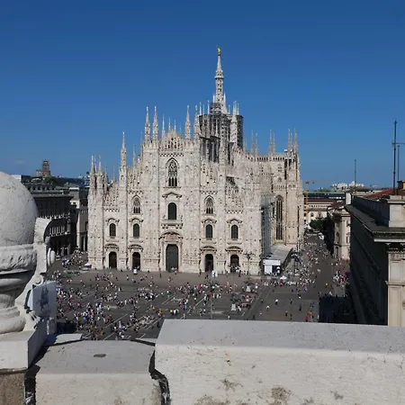 Prestige Boutique - Piazza Duomo View